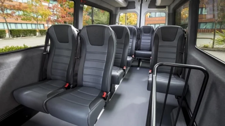 22 seat minibus(5)